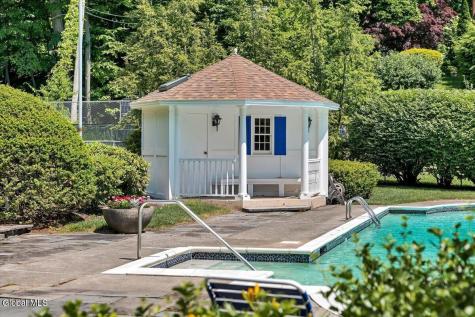 19 Momrow Court Menands NY 12204