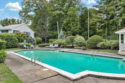 19 Momrow Court Menands NY 12204