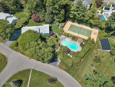 19 Momrow Court Menands NY 12204