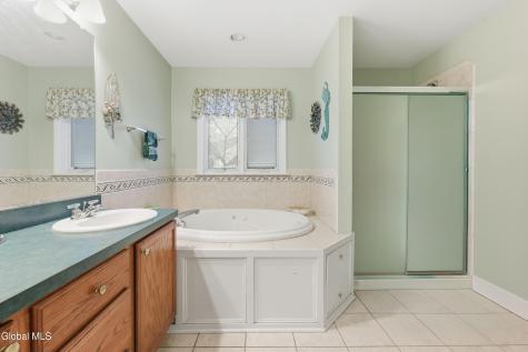 12 Patriot Circle Clifton Park NY 12065