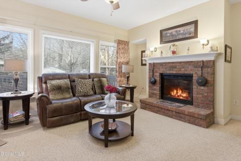 12 Patriot Circle Clifton Park NY 12065