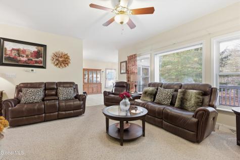 12 Patriot Circle Clifton Park NY 12065