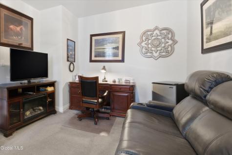 12 Patriot Circle Clifton Park NY 12065