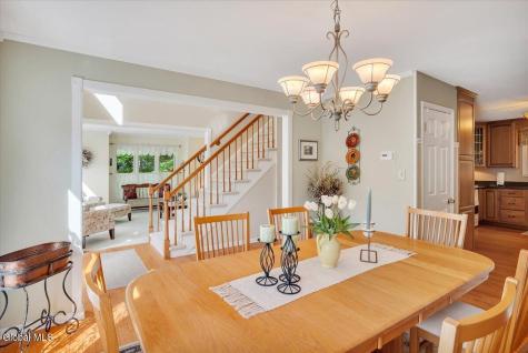 17 Christopher Way Halfmoon NY 12065