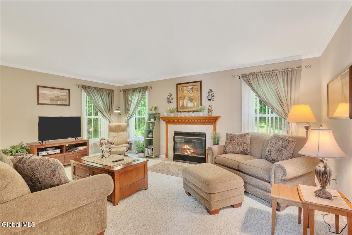 17 Christopher Way Halfmoon NY 12065