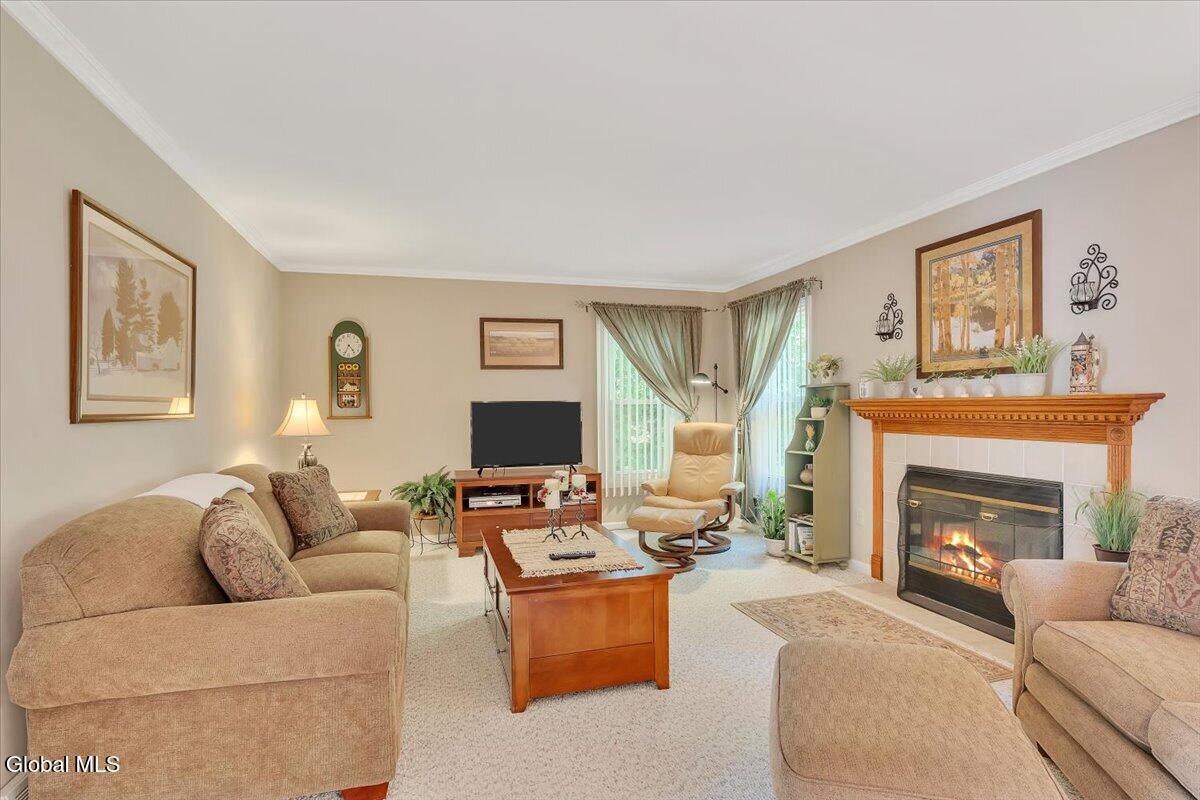 17 Christopher Way Halfmoon NY 12065