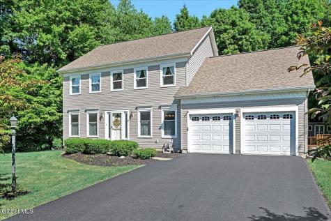 17 Christopher Way Halfmoon NY 12065