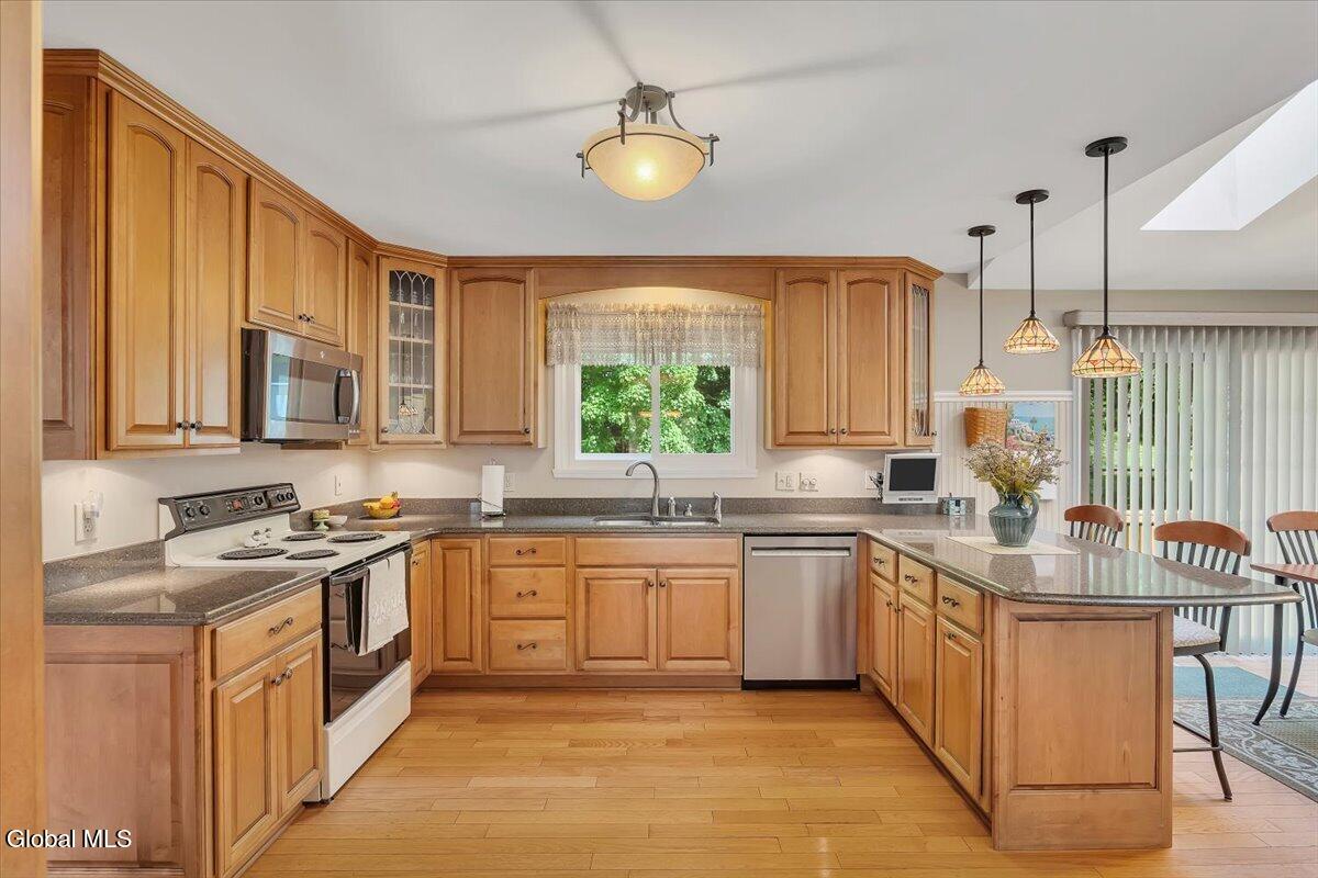 17 Christopher Way Halfmoon NY 12065