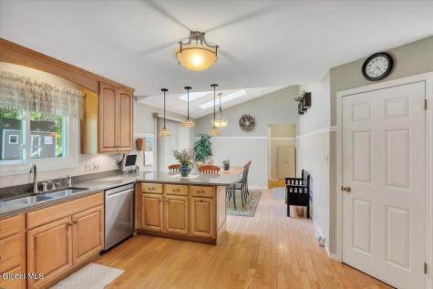 17 Christopher Way Halfmoon NY 12065