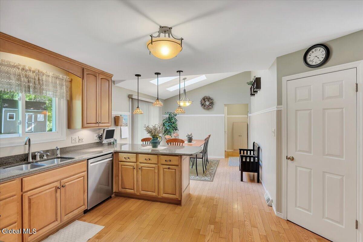17 Christopher Way Halfmoon NY 12065