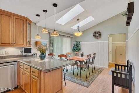 17 Christopher Way Halfmoon NY 12065