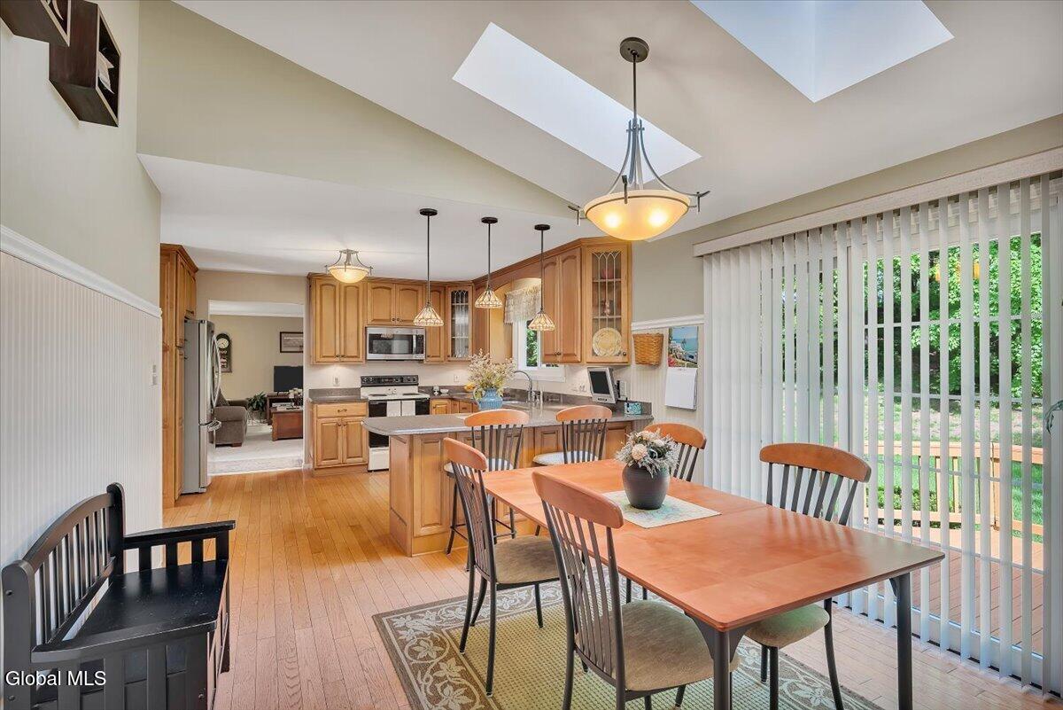 17 Christopher Way Halfmoon NY 12065
