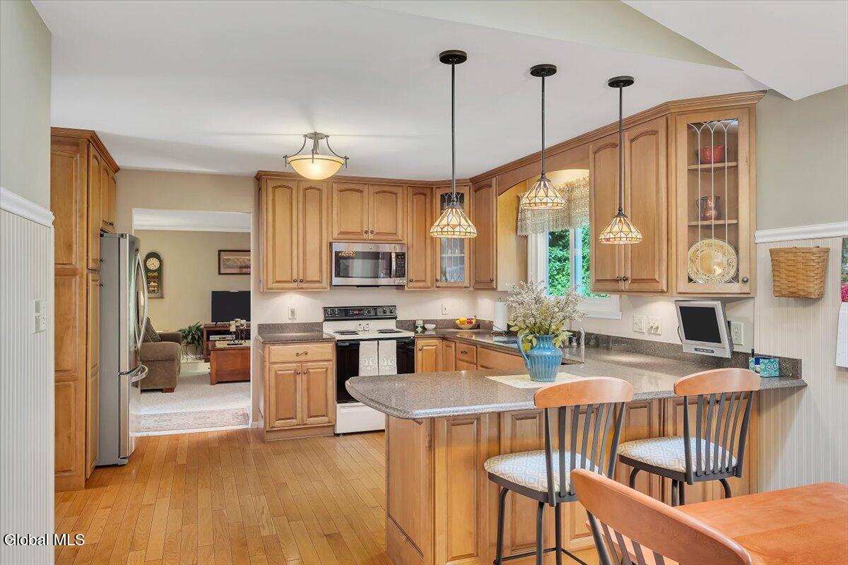 17 Christopher Way Halfmoon NY 12065