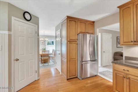 17 Christopher Way Halfmoon NY 12065