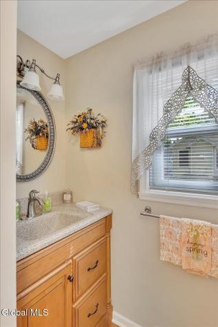 17 Christopher Way Halfmoon NY 12065