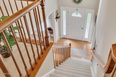 17 Christopher Way Halfmoon NY 12065