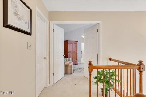17 Christopher Way Halfmoon NY 12065
