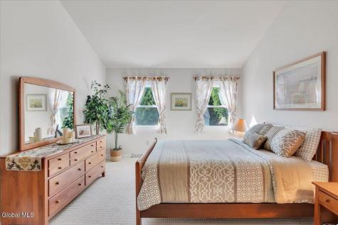 17 Christopher Way Halfmoon NY 12065