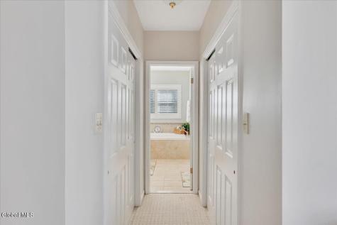 17 Christopher Way Halfmoon NY 12065