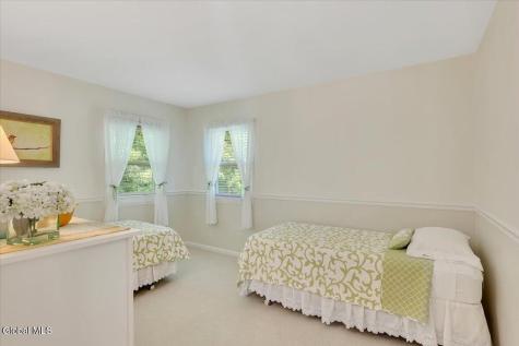 17 Christopher Way Halfmoon NY 12065