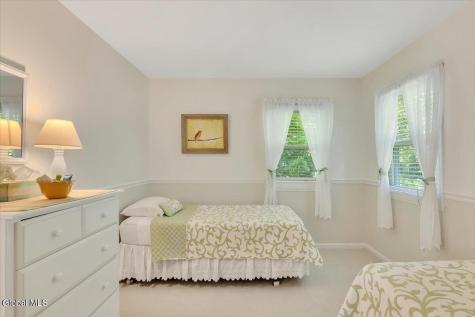 17 Christopher Way Halfmoon NY 12065