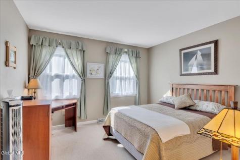 17 Christopher Way Halfmoon NY 12065