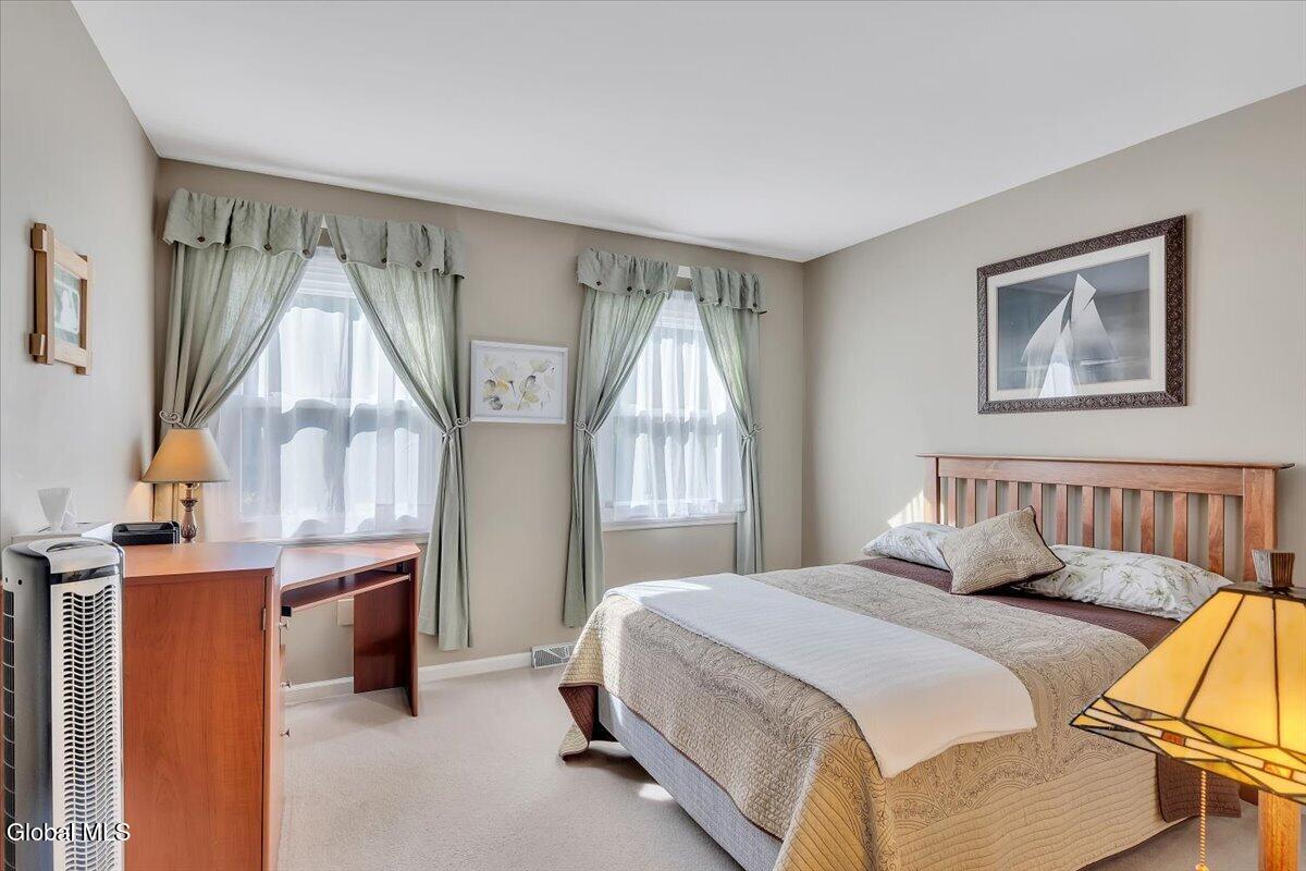 17 Christopher Way Halfmoon NY 12065