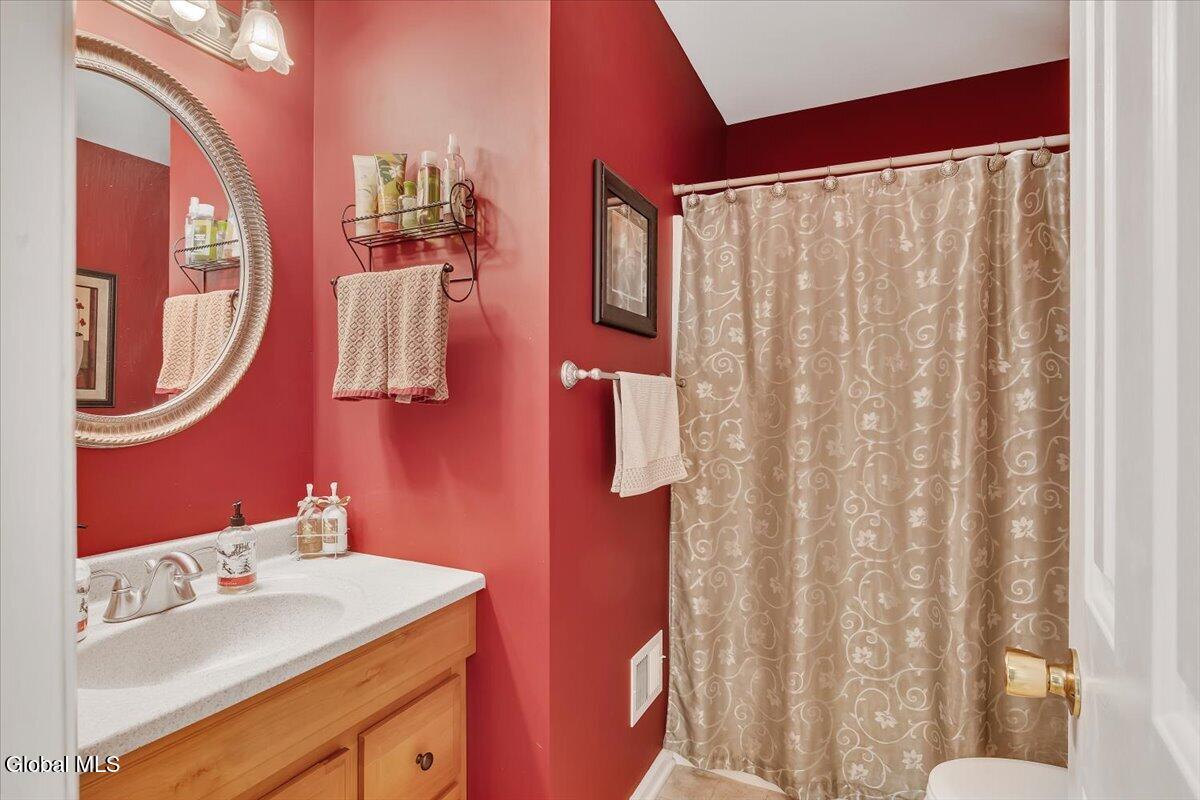 17 Christopher Way Halfmoon NY 12065