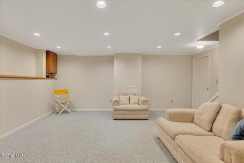 17 Christopher Way Halfmoon NY 12065