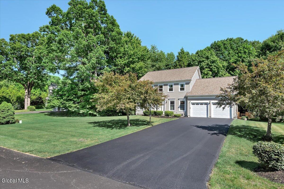 17 Christopher Way Halfmoon NY 12065