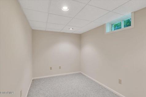 17 Christopher Way Halfmoon NY 12065