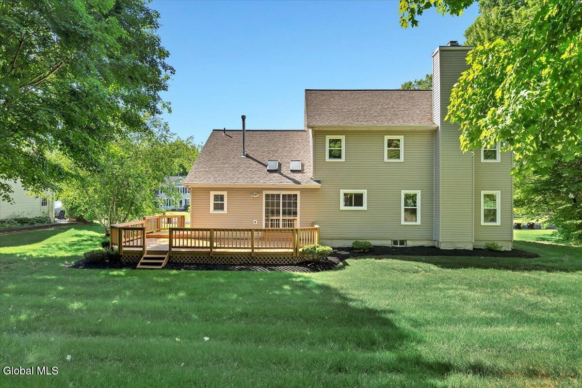 17 Christopher Way Halfmoon NY 12065