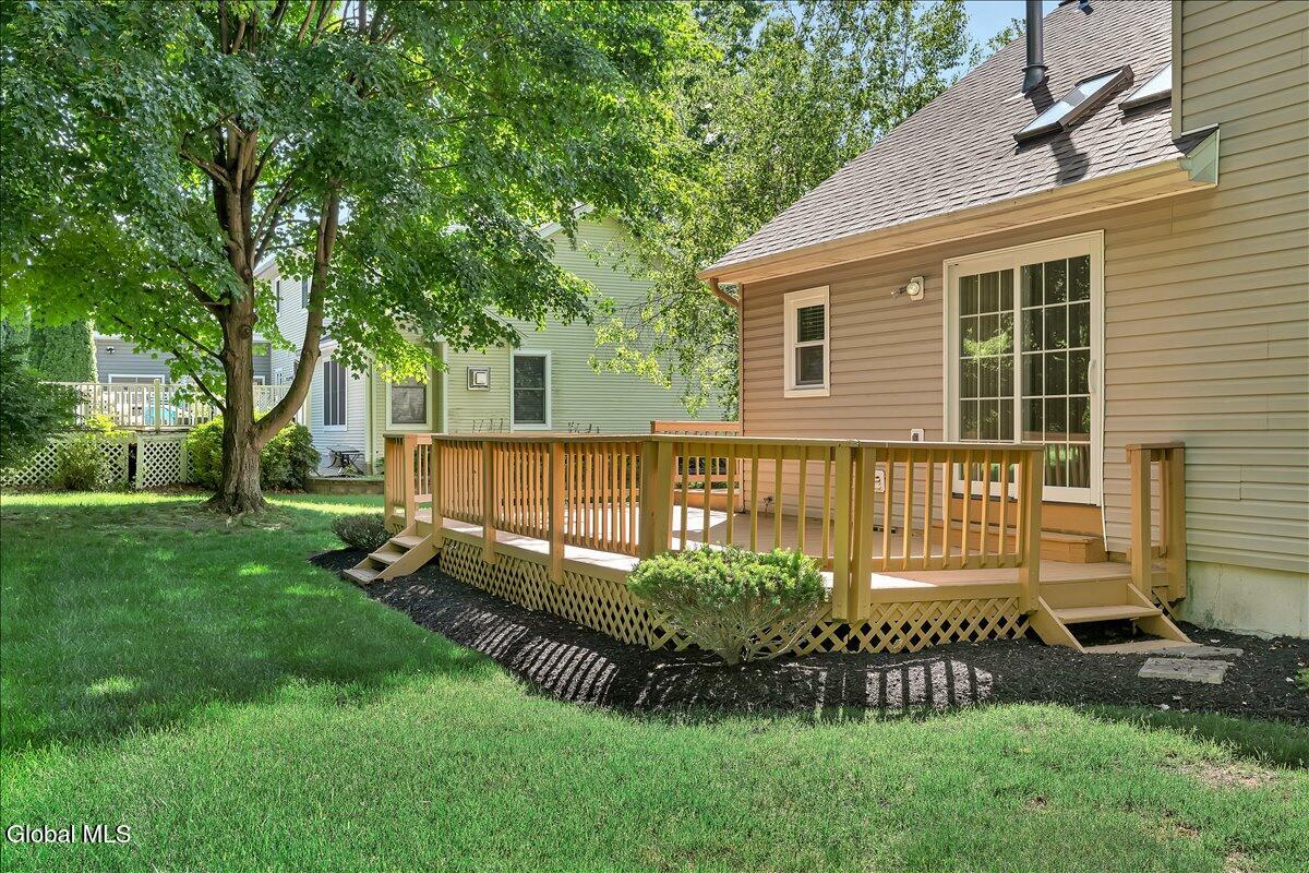 17 Christopher Way Halfmoon NY 12065