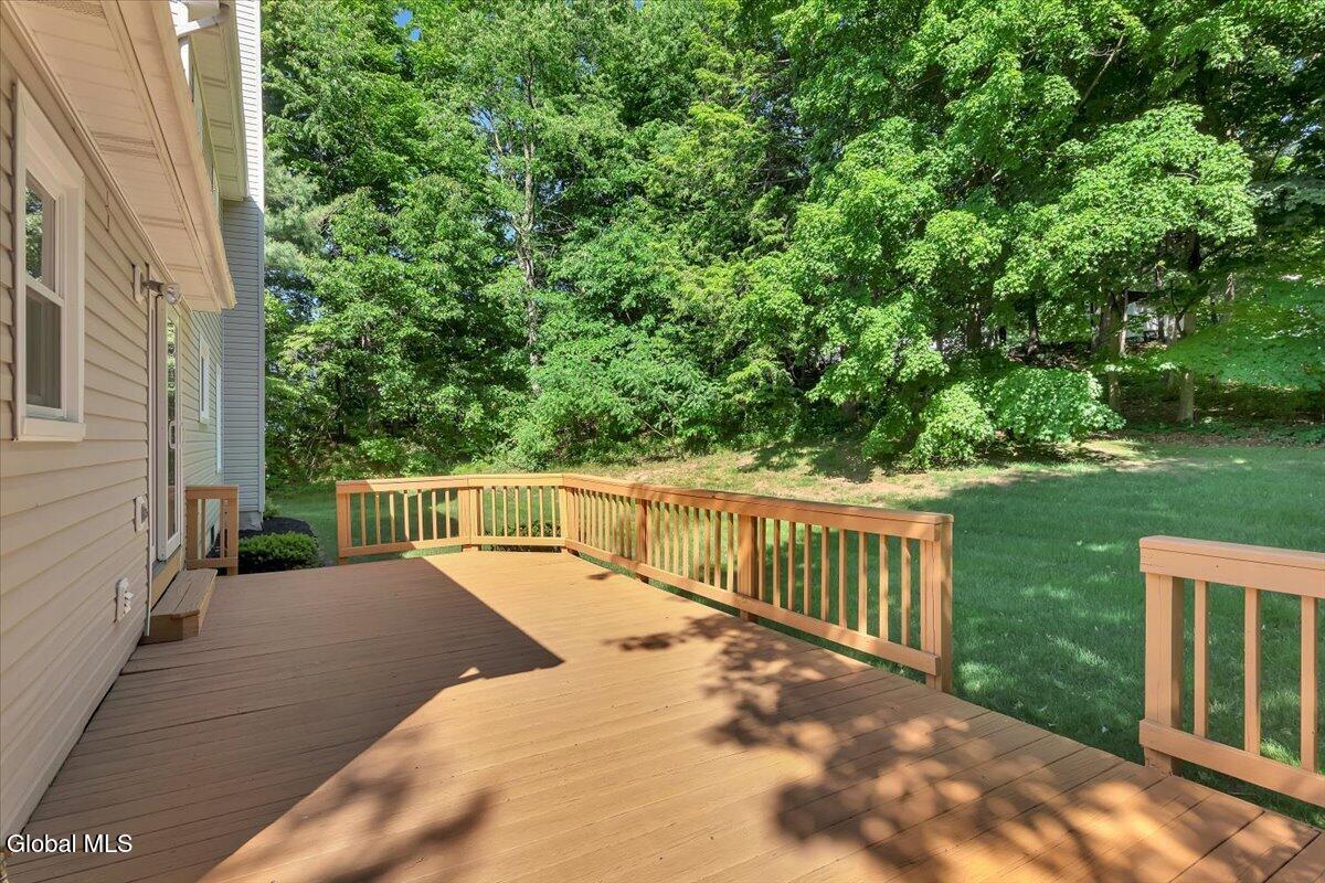 17 Christopher Way Halfmoon NY 12065