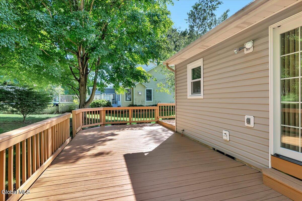 17 Christopher Way Halfmoon NY 12065