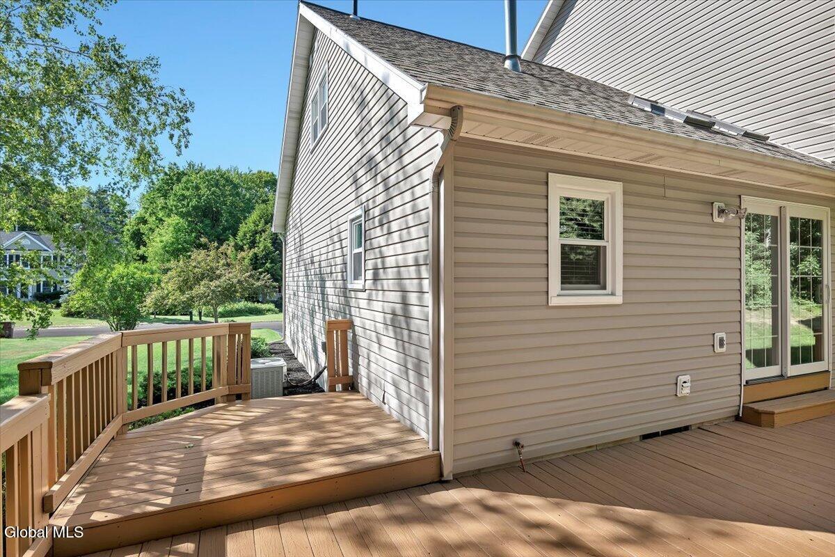17 Christopher Way Halfmoon NY 12065
