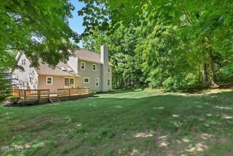 17 Christopher Way Halfmoon NY 12065