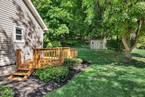 17 Christopher Way Halfmoon NY 12065
