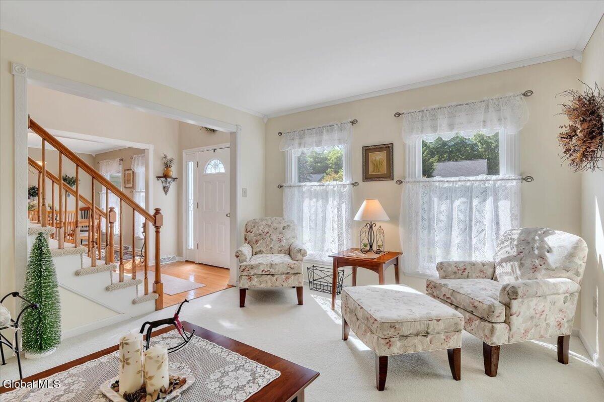 17 Christopher Way Halfmoon NY 12065