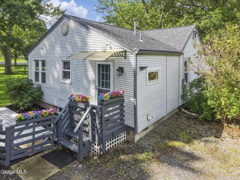 1713 Hillside Avenue Niskayuna NY 12309