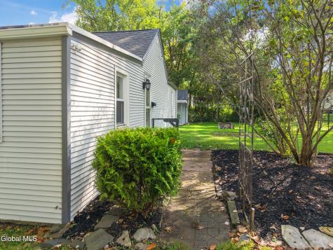 1713 Hillside Avenue Niskayuna NY 12309