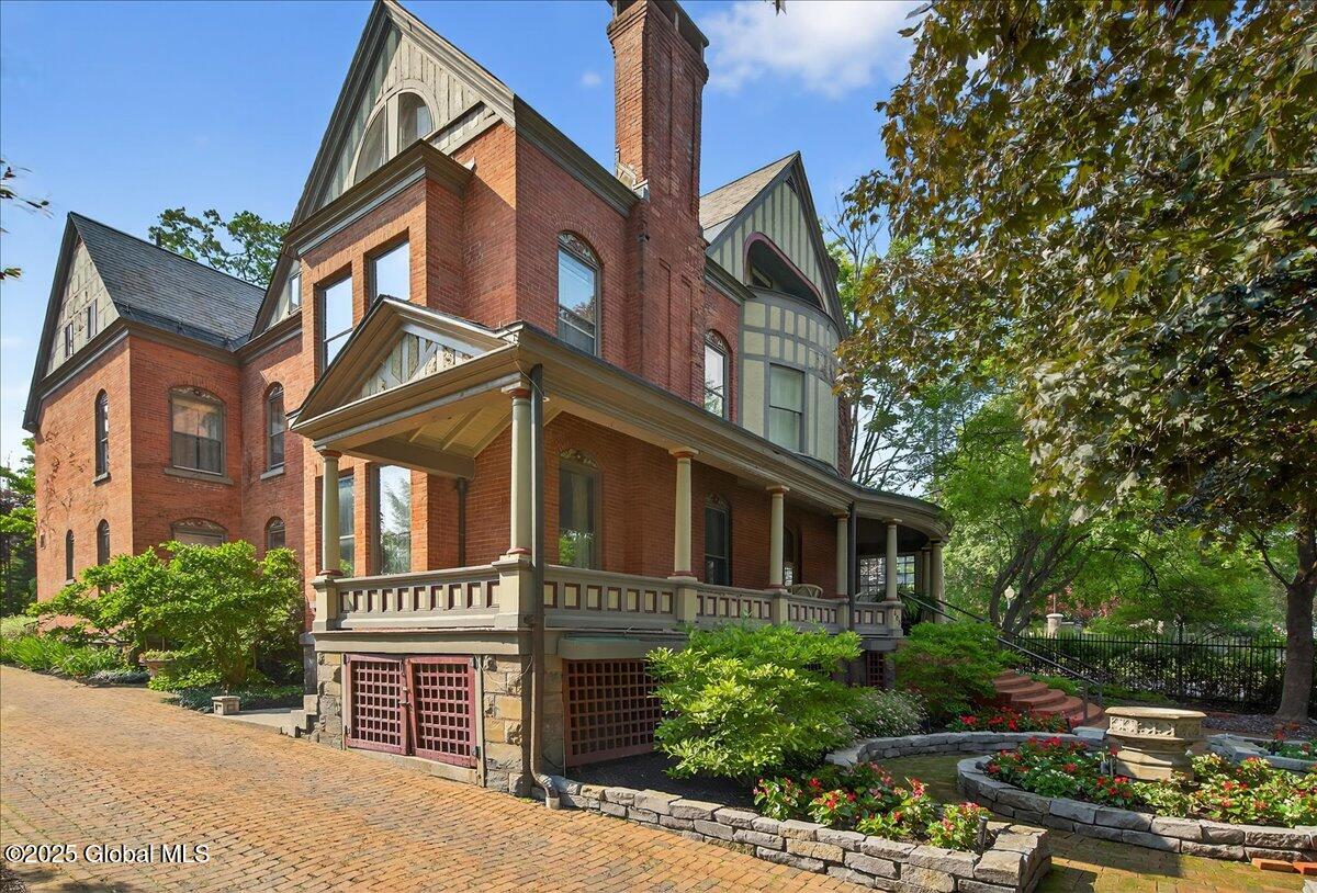 605 N Broadway Saratoga Springs NY 12866