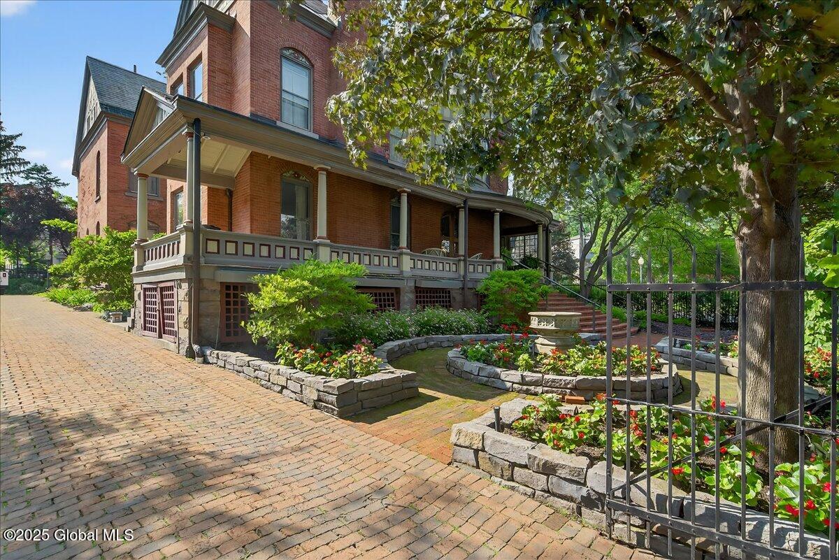 605 N Broadway Saratoga Springs NY 12866