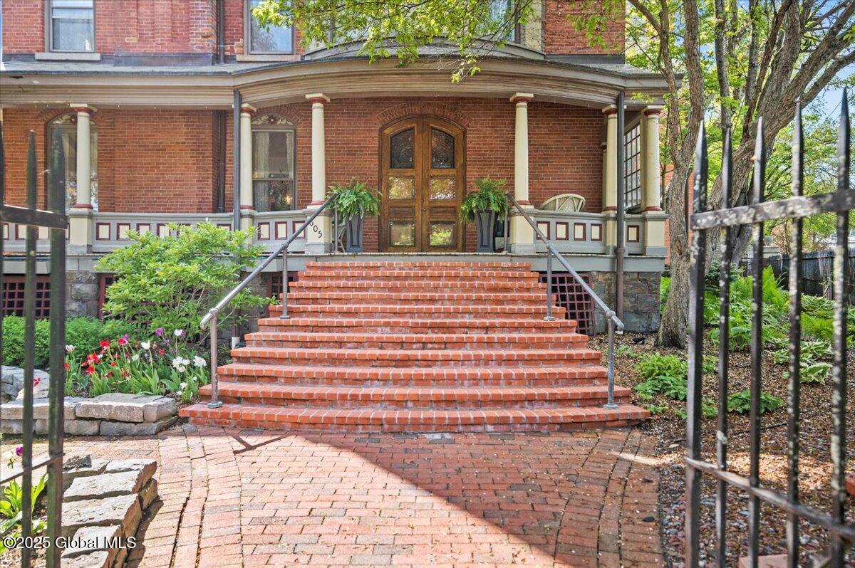 605 N Broadway Saratoga Springs NY 12866