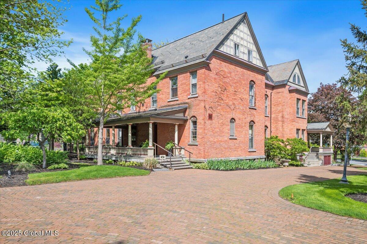 605 N Broadway Saratoga Springs NY 12866