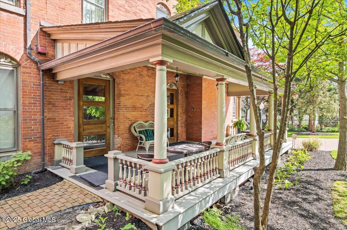 605 N Broadway Saratoga Springs NY 12866