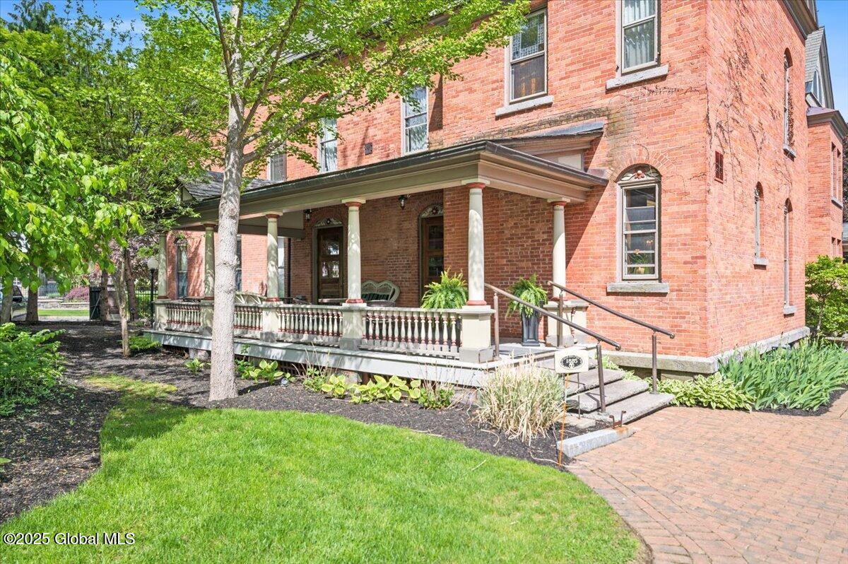 605 N Broadway Saratoga Springs NY 12866