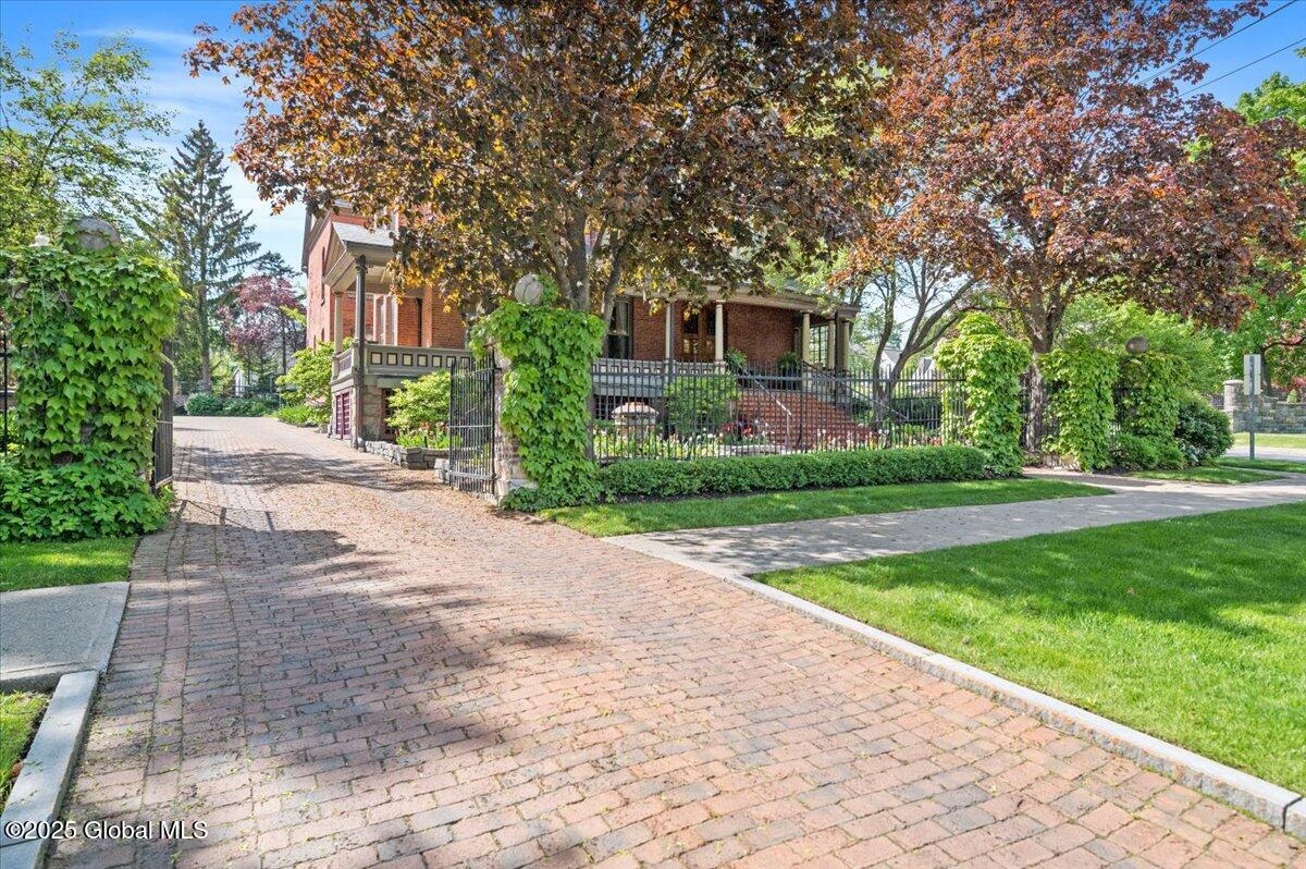 605 N Broadway Saratoga Springs NY 12866