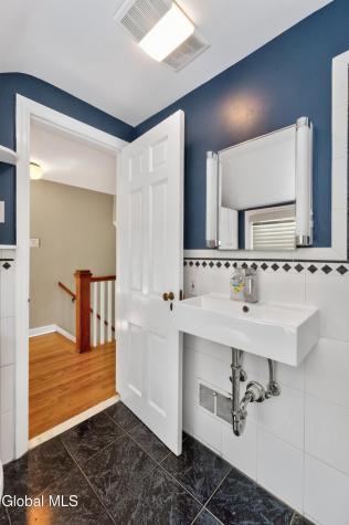 209 Colonial Avenue Albany NY 12208