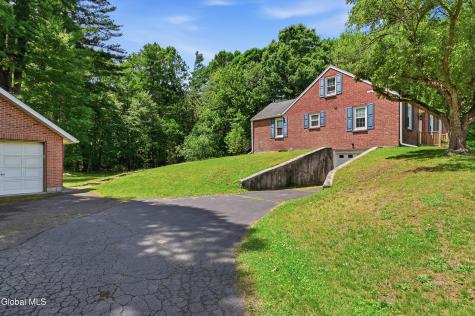 287 Thais Road Averill Park NY 12018